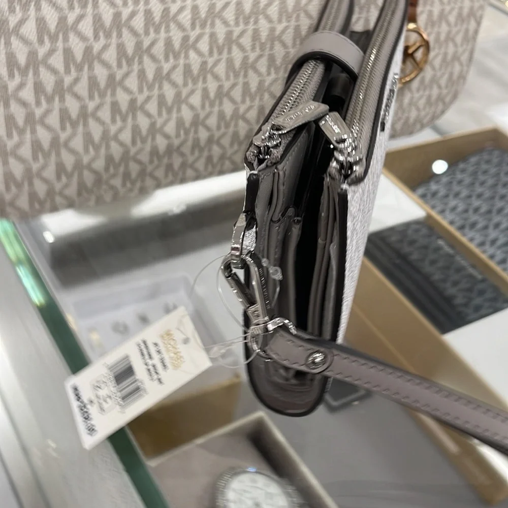 MICHAEL KORS LARGE DOUBLE ZIP WRISTLET  Bright White